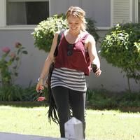 Hilary Duff pregnant star arriving for a yoga class | Picture 67680